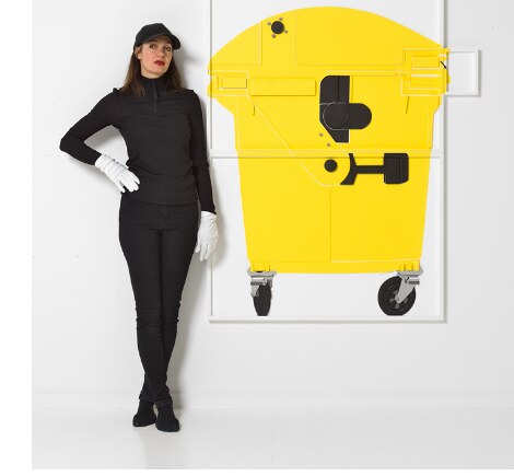 Marion Eichmann, »Gelbe Tonne«, 2024, 3-teilig, Papier auf Papier